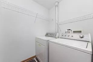 690 Lincoln Station Dr, Oswego, IL 60543 - Photo 17