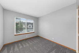 690 Lincoln Station Dr, Oswego, IL 60543 - Photo 11