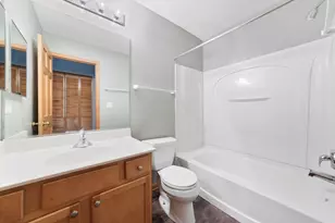 690 Lincoln Station Dr, Oswego, IL 60543 - Photo 15