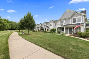 690 Lincoln Station Dr, Oswego, IL 60543 - Photo 19