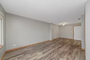 690 Lincoln Station Dr, Oswego, IL 60543 - Photo 9