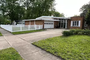 616 Seneca Dr, Aurora, IL 60506 - Photo 1