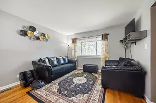 6136 N Talman Ave, Chicago, IL 60659 - Photo 3