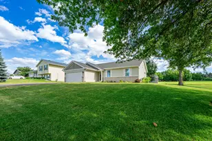 701 Mallard Rd, Winnebago, IL 61088 - Photo 3