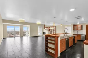 301 N Neil St, Champaign, IL 61820 - Photo 3