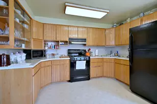 8925 S 49th Ct, Oak Lawn, IL 60453 - Photo 11