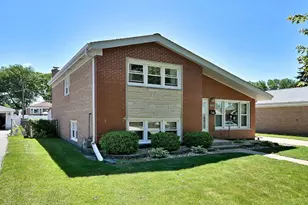 8925 S 49th Ct, Oak Lawn, IL 60453 - Photo 3