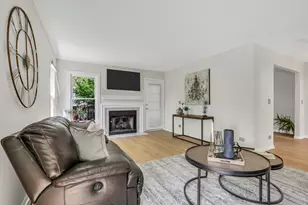90 Southfield Dr, Vernon Hills, IL 60061 - Photo 11