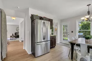 90 Southfield Dr, Vernon Hills, IL 60061 - Photo 9