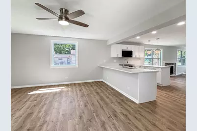 3102 Victoria Avenue, McHenry, IL 60050 - Photo 5