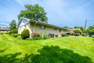 835 Scott Dr, Elgin, IL 60123 - Photo 37