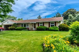 835 Scott Dr, Elgin, IL 60123 - Photo 1