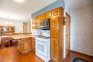 835 Scott Dr, Elgin, IL 60123 - Photo 9