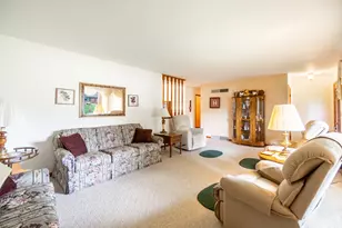 835 Scott Dr, Elgin, IL 60123 - Photo 3