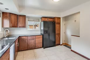 427 E Atwater Ave, Elmhurst, IL 60126 - Photo 11