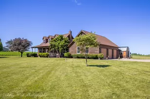 1869 Woodlawn Rd, Steward, IL 60553 - Photo 5