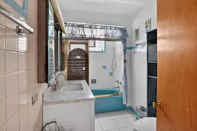 8330 S Essex Avenue, Chicago, IL 60617 - Photo 11
