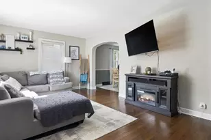 224 N Highland Ave, Elmhurst, IL 60126 - Photo 3