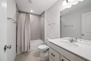 137 Yorktown Ct, Libertyville, IL 60048 - Photo 9