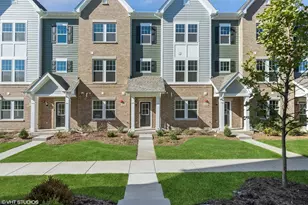 137 Yorktown Ct, Libertyville, IL 60048 - Photo 1