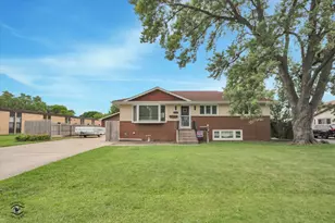 6439 W 112th St, Worth, IL 60482 - Photo 1