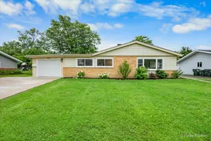 645 Morton St, Hoffman Estates, IL 60169 - Photo 1