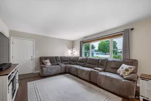 645 Morton St, Hoffman Estates, IL 60169 - Photo 7