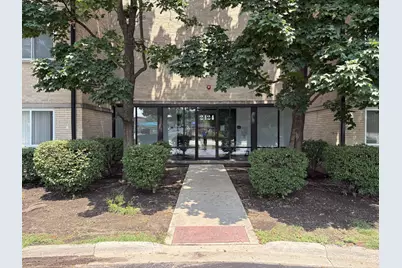 2424 E Oakton Street #4F, Arlington Heights, IL 60004 - Photo 1