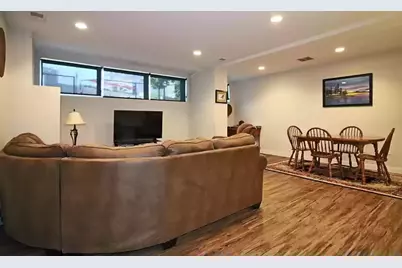 1045 W Cornelia Avenue #102, Chicago, IL 60657 - Photo 3