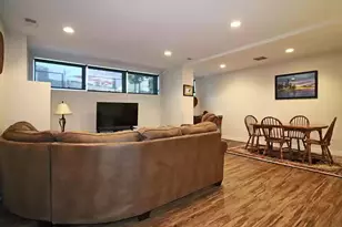1045 W Cornelia Ave, Chicago, IL 60657 - Photo 3
