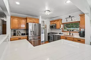 107 W Orchard Pl, Mount Prospect, IL 60056 - Photo 9