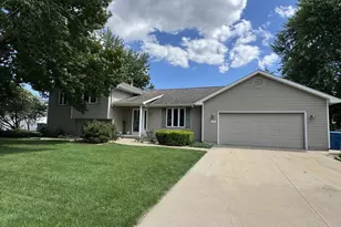 740 26th St, Peru, IL 61354 - Photo 1