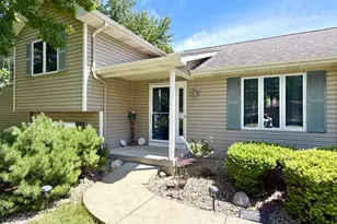740 26th St, Peru, IL 61354 - Photo 3
