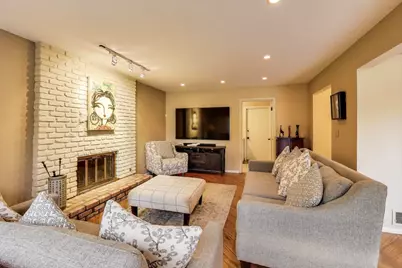 11515 Burr Oak Lane, Burr Ridge, IL 60527 - Photo 15