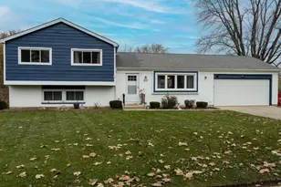 612 Silbury Ct, McHenry, IL 60050 - Photo 1