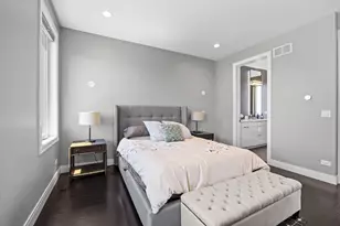 3901 S Lake Park Ave, Chicago, IL 60653 - Photo 17