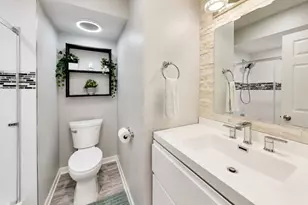 600 Cobblestone Cir, Glenview, IL 60025 - Photo 9