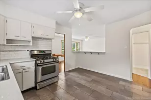 10262 S 52nd Ave, Oak Lawn, IL 60453 - Photo 13