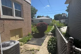 10443 S Calumet Ave, Chicago, IL 60628 - Photo 59