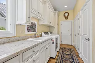 64 Forest Gate Cir, Oak Brook, IL 60523 - Photo 15
