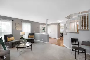 610 Fontana Pl, Mundelein, IL 60060 - Photo 3
