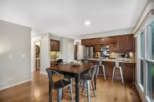 610 Fontana Pl, Mundelein, IL 60060 - Photo 9