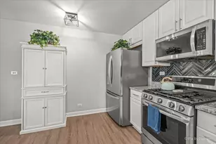 2433 Daybreak Ct, Elgin, IL 60123 - Photo 9