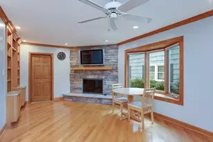 955 Bernard Dr, Buffalo Grove, IL 60089 - Photo 9