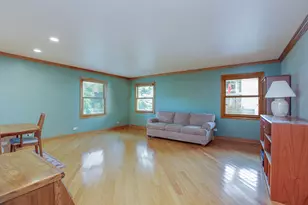 955 Bernard Dr, Buffalo Grove, IL 60089 - Photo 3