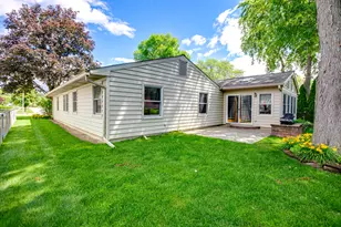 955 Bernard Dr, Buffalo Grove, IL 60089 - Photo 17