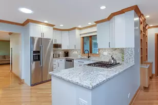 955 Bernard Dr, Buffalo Grove, IL 60089 - Photo 5