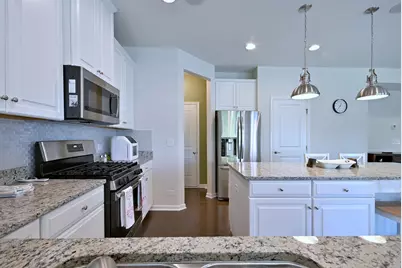 819 Glacial Falls Drive, Gilberts, IL 60136 - Photo 15