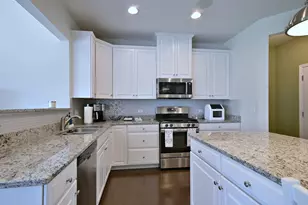 819 Glacial Falls Dr, Gilberts, IL 60136 - Photo 17