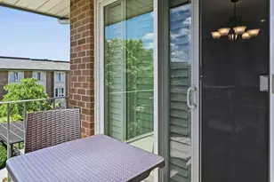 6 Oak Brook Club Dr, Oak Brook, IL 60523 - Photo 11